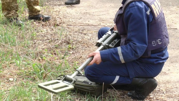 Военные провели операцию по проверке кладбищ в Попасной