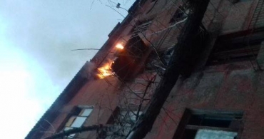 Жители 4-этажного дома в Золотом в результате обстрела боевиков остались без жилья