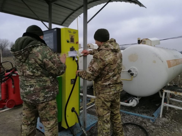 В зоне проведения ООС закрыли 13 нелегальных АЗС