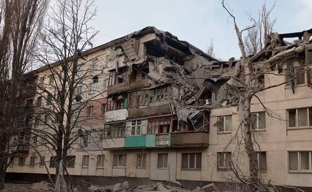 Оккупанты из тяжелого вооружения обстреляли Лисичанск