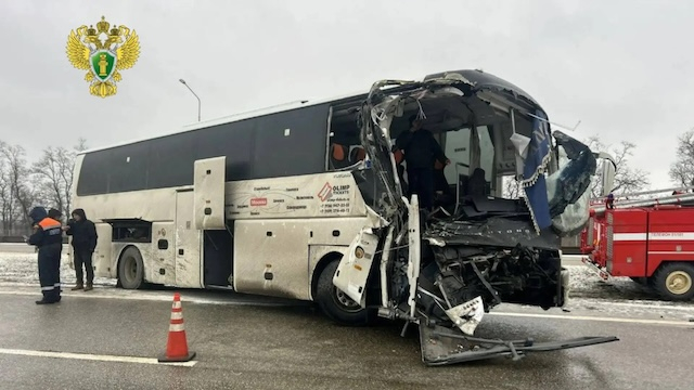 Автобус из Стаханова попал в ДТП в Ростовской области