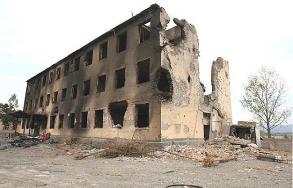 В Луганской области террористами разрушен 5-этажный дом