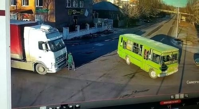 Водителя грузовой машины, сбившего пешехода в Кременной, задержали в Рубежном