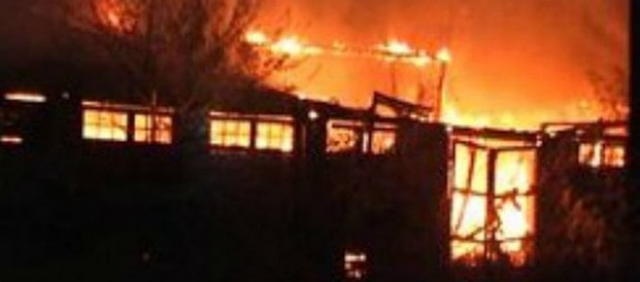 В Луганске несколько часов горели склады и автомобили