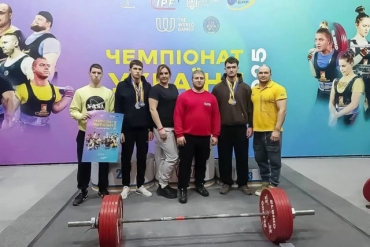 На чемпионате Украины по пауэрлифтингу юниоры Луганщины завоевали несколько медалей