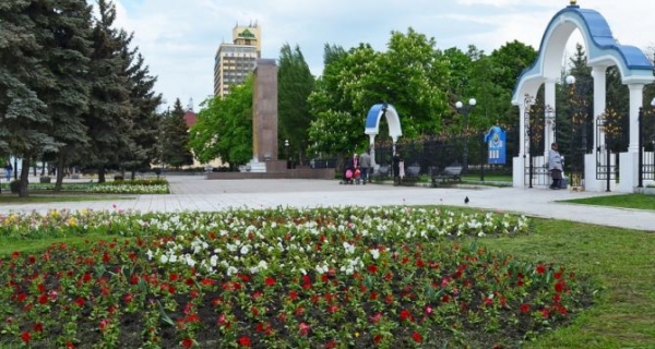 В Луганске высадили 150 тысяч цветов