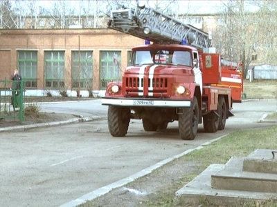 Луганские спасатели «тушили» пожар в школе