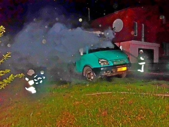 В Белокуракино огонь уничтожил автобус «Руту»