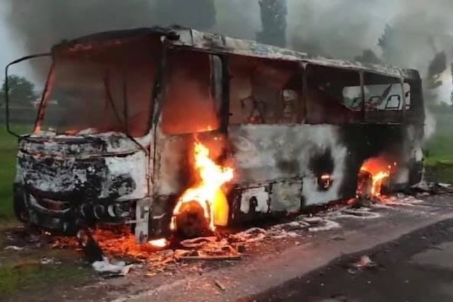 В оккупированном Антраците сгорел пассажирский автобус