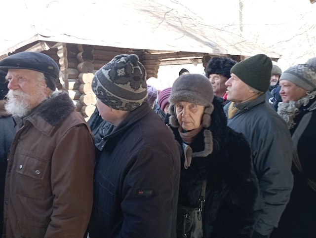 В Рубежном и Северскодонецке в честь 8-го марта раздавали молочную кашу