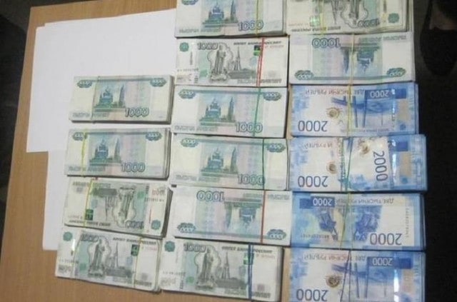 Женщина пыталась вывезти в Российскую Федерацию два миллиона российских рублей