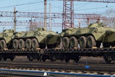 На оккупированную территорию завезли танки и боеприпасы