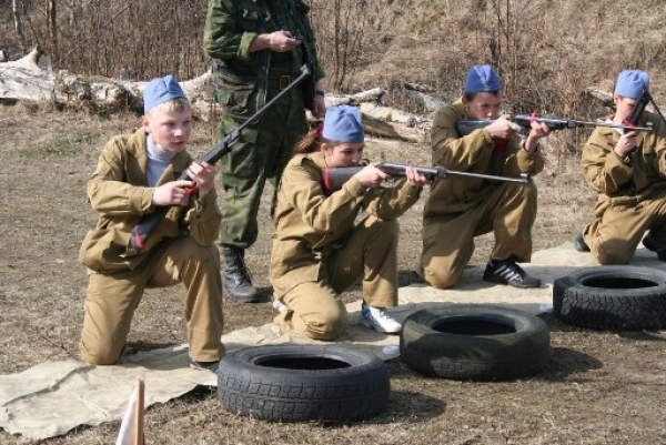 Рубежанские школьники играли в «Зарницу»