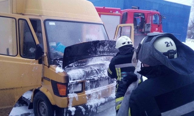 Спасатели в Кременной оперативно потушили грузовик