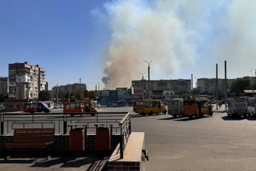 Возле бывшей областной больницы в Луганске произошел большой пожар