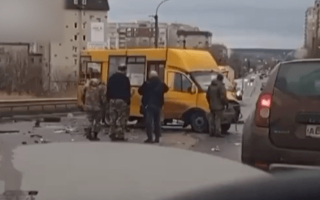 В Луганске военный совершил ДТП: один человек погиб, несколько - ранены