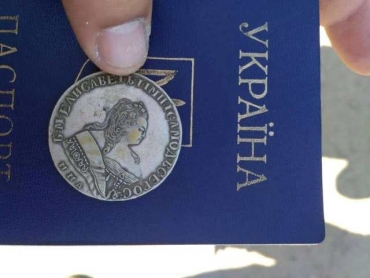 Жителю ОРЛО не удалось пронести через КПВВ древнюю монету