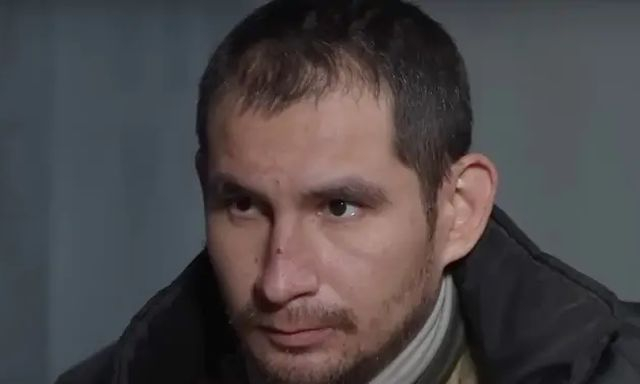 Луганчанину, который вывешивал российский флаг на здании горсовета, вручено подозрение