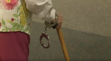 Боевики задержали 72-летнюю жительницу ОРЛО – расклеивала проукраинские листовки