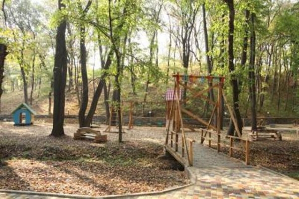 Парк в Ровеньках вернули к жизни