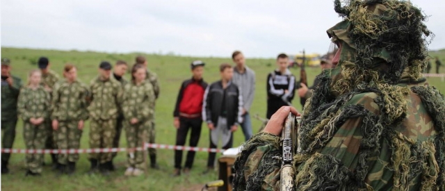Старшеклассники на неподконтрольной территории сдали нормативы по военной подготовке
