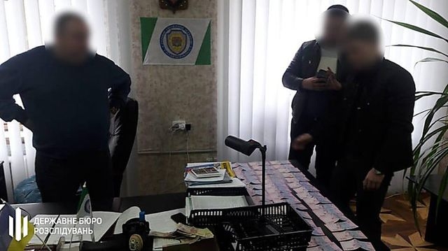 На Луганщине крупного чиновника уличили во взятке