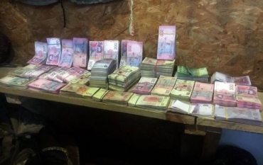 На КПВВ пограничники нашли в рюкзаке 2 миллиона гривен