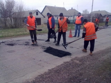 Во время ремонта дороги «Счастье – Широкий» в землю зарыли почти 1,5 млн грн