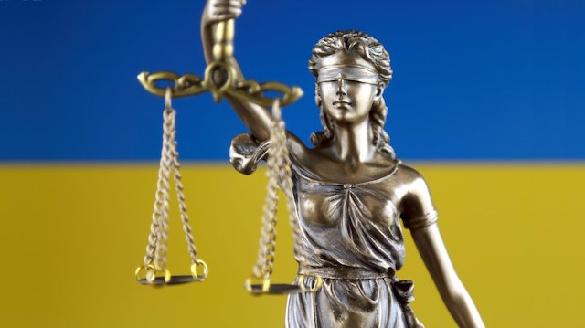 51-летний луганчанин надругался над флагом Украины - его будут судить