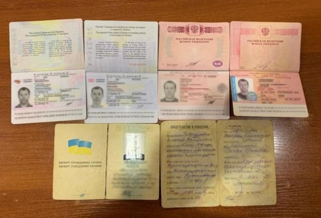 Пограничники задержали гражданина с пятью паспортами