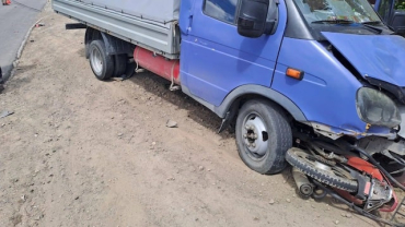 Под колесами грузовика в оккупированном Сорокино погиб водитель мопеда