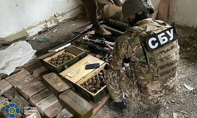 В Сватовском районе обнаружен тайник с боеприпасами и оружием