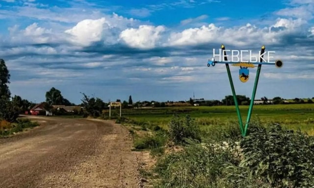 Жителям села Невское волонтеры помогли отремонтировать окна