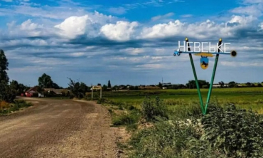 Жителям села Невское волонтеры помогли отремонтировать окна