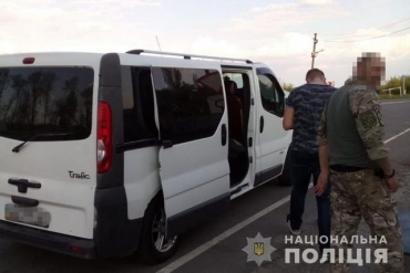 Житель Донецка перевозил пассажиров на машине с поддельными документами