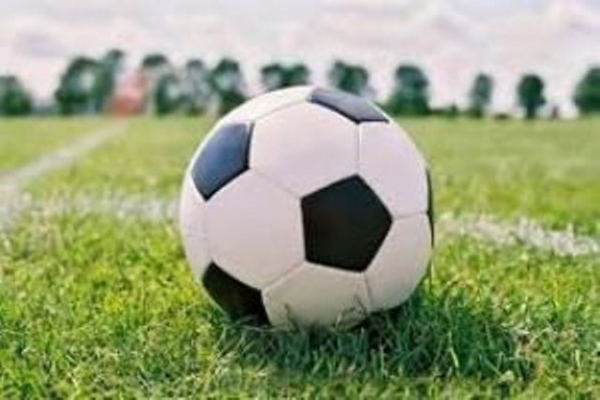 Девушки тоже играют в футбол