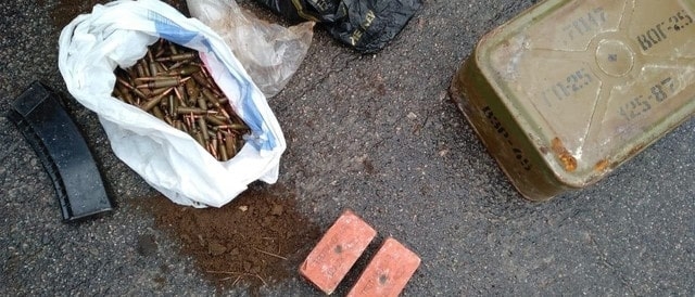 Правоохранители задержали продавца оружия во время очередной сделки
