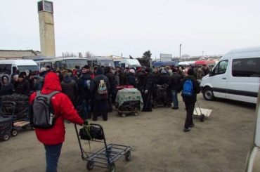 В Станице Луганской женщина пытались обойти очередь с помощью взятки