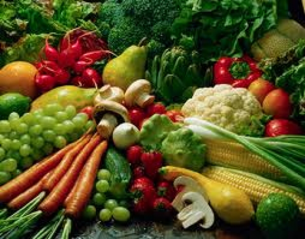 Как не отравиться ранними овощами и фруктами