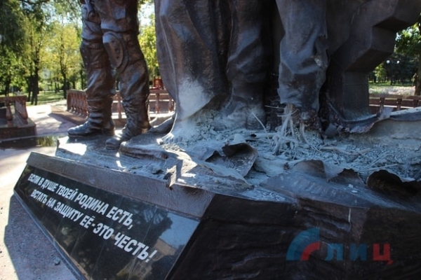 Памятник террористам "ЛНР" взорвали в Луганске
