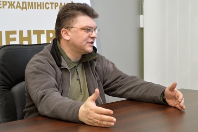 В Кременной строят плавательный бассейн