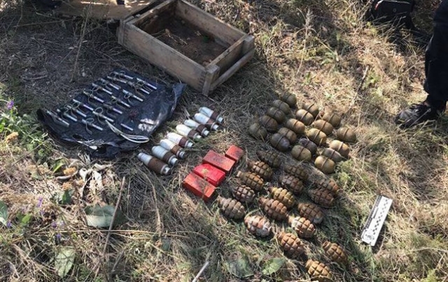 Тайник с гранатами и другими боеприпасами нашли на кладбище