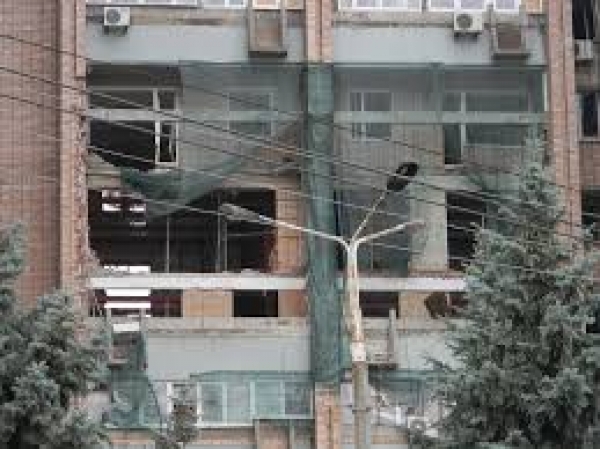 Ремонт аварийного дома продолжается