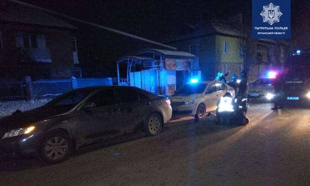 В г. Рубежное пьяные граждане напали на полицейских