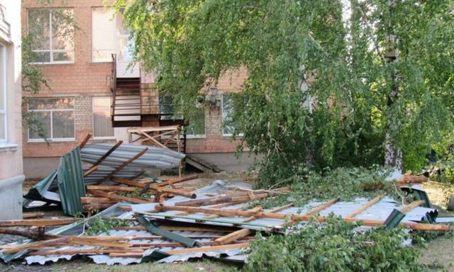 Крышу в сватовской школе, пострадавшей от урагана, перекроют к октябрю