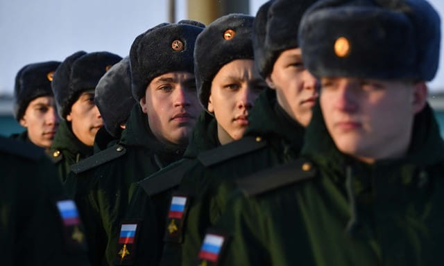 На оккупированной Луганщине срочников заставляют подписывать контракты и отправляют на фронт