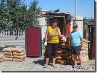 В Лисичанске восстанавливают разрушенные дома