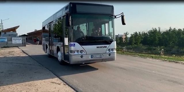Неизвестные разрисовали социальный автобус в Станице Луганской