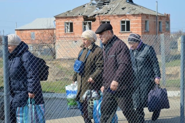 Жителям разрушенных домов Станицы Луганской приходят огромные счета за газ