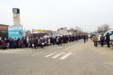 КПВВ в Станице Луганской не справляется с потоком людей